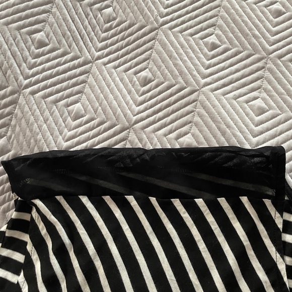 Plus size striped top. Black and white. Size 2X - Picture 3 of 5